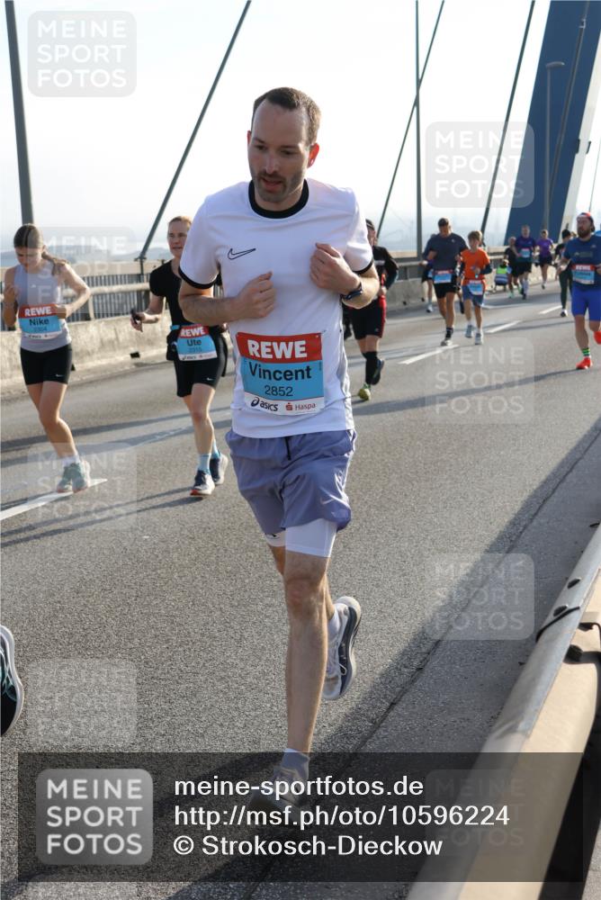 03.10.2026 - Köhlbrandbrückenlauf Strokosch-Dieckow http://msf.ph/oto/10596224 03.10.2026 09:28:06 Position 1 2315, 2852 meine-sportfotos.de
