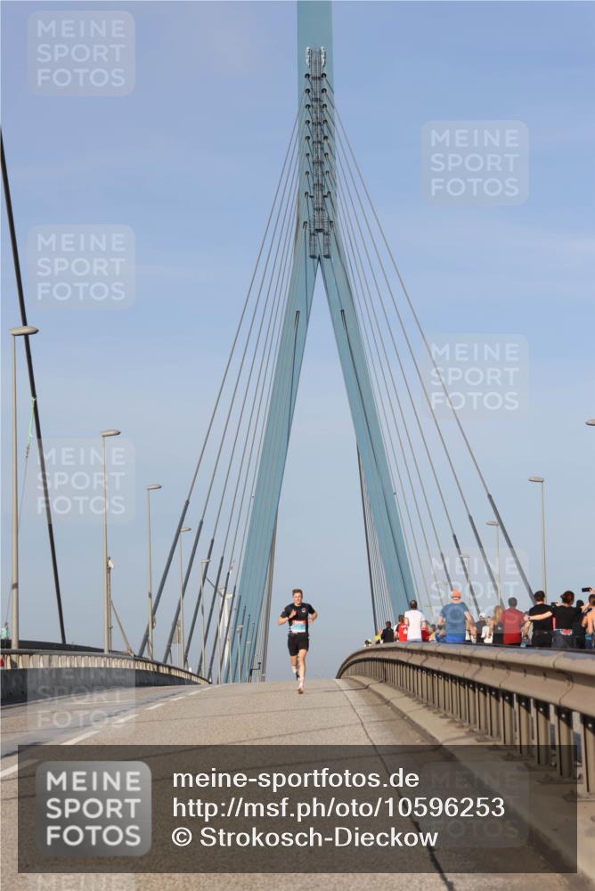 03.10.2026 - Köhlbrandbrückenlauf Strokosch-Dieckow http://msf.ph/oto/10596253 03.10.2026 09:28:24 Position 2  meine-sportfotos.de