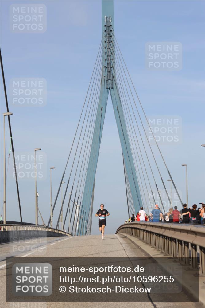 03.10.2026 - Köhlbrandbrückenlauf Strokosch-Dieckow http://msf.ph/oto/10596255 03.10.2026 09:28:24 Position 2  meine-sportfotos.de