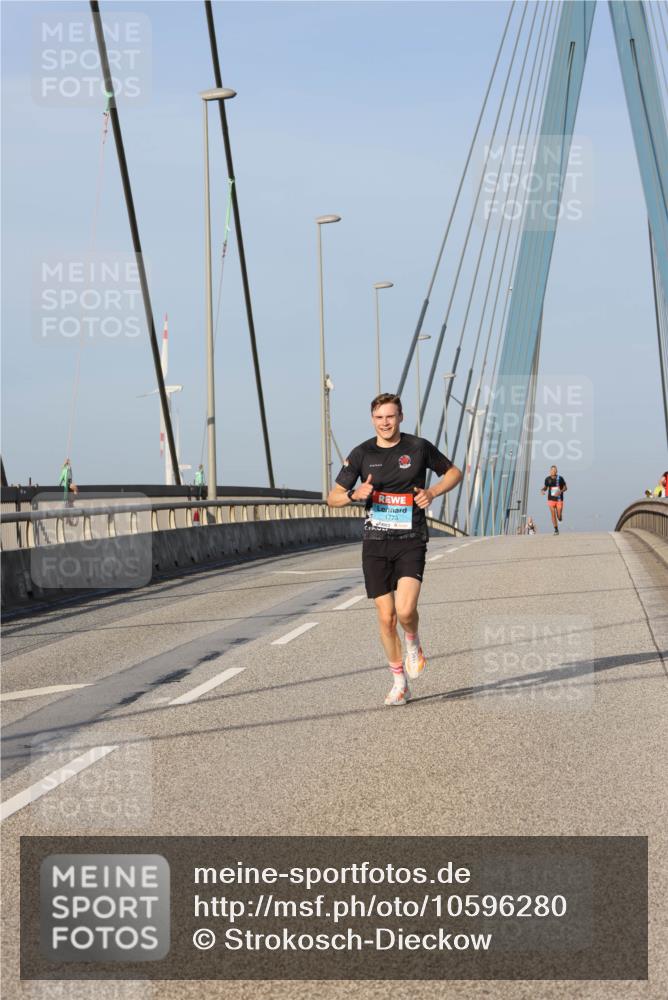 03.10.2026 - Köhlbrandbrückenlauf Strokosch-Dieckow http://msf.ph/oto/10596280 03.10.2026 09:28:29 Position 2  meine-sportfotos.de