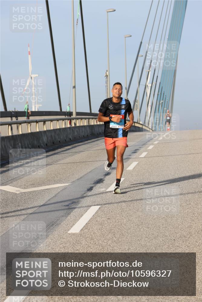 03.10.2026 - Köhlbrandbrückenlauf Strokosch-Dieckow http://msf.ph/oto/10596327 03.10.2026 09:28:43 Position 2  meine-sportfotos.de