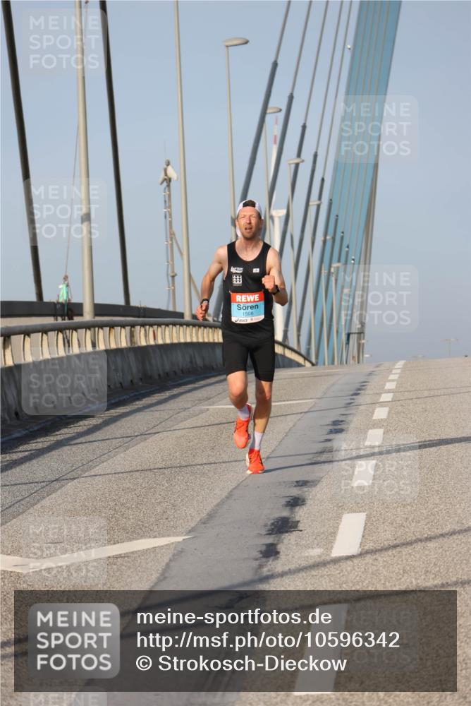 03.10.2026 - Köhlbrandbrückenlauf Strokosch-Dieckow http://msf.ph/oto/10596342 03.10.2026 09:29:00 Position 2 221, 4, 1508 meine-sportfotos.de