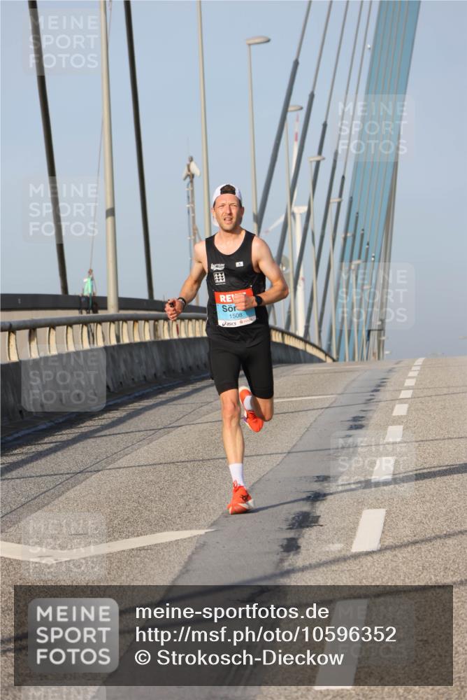 03.10.2026 - Köhlbrandbrückenlauf Strokosch-Dieckow http://msf.ph/oto/10596352 03.10.2026 09:29:01 Position 2 4, 1508 meine-sportfotos.de