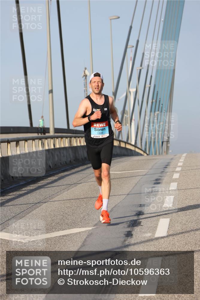 03.10.2026 - Köhlbrandbrückenlauf Strokosch-Dieckow http://msf.ph/oto/10596363 03.10.2026 09:29:01 Position 2 1508 meine-sportfotos.de