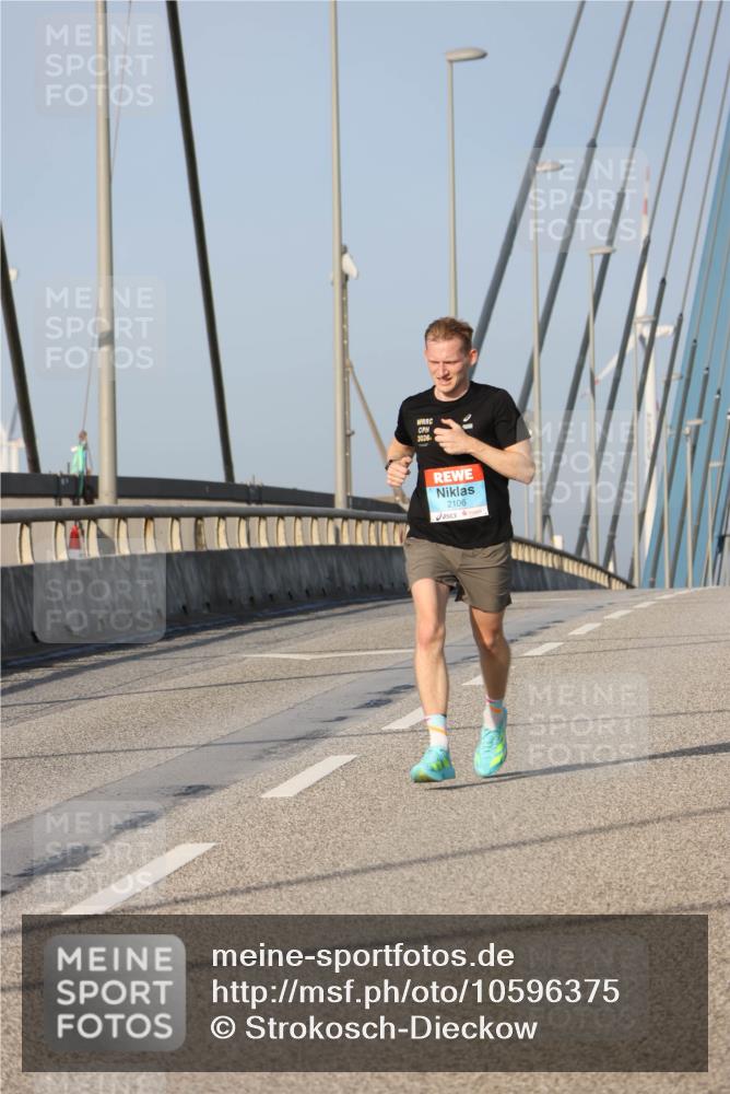 03.10.2026 - Köhlbrandbrückenlauf Strokosch-Dieckow http://msf.ph/oto/10596375 03.10.2026 09:29:09 Position 2 1026, 2106 meine-sportfotos.de