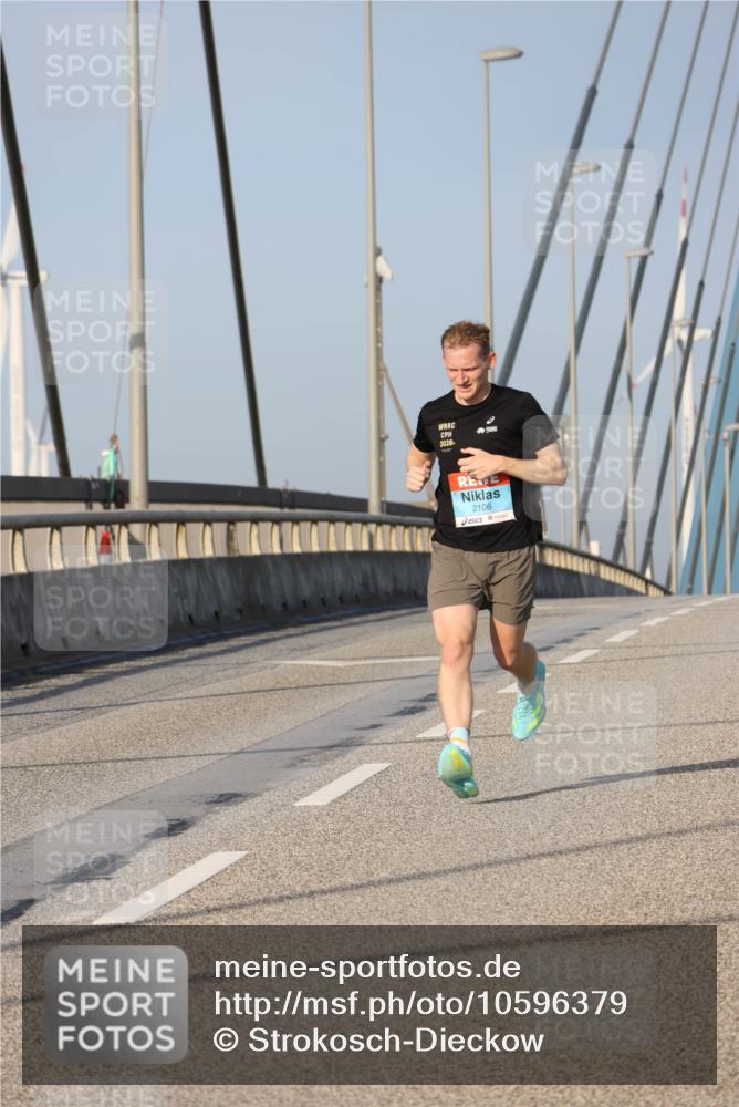 03.10.2026 - Köhlbrandbrückenlauf Strokosch-Dieckow http://msf.ph/oto/10596379 03.10.2026 09:29:09 Position 2 1026, 2106 meine-sportfotos.de