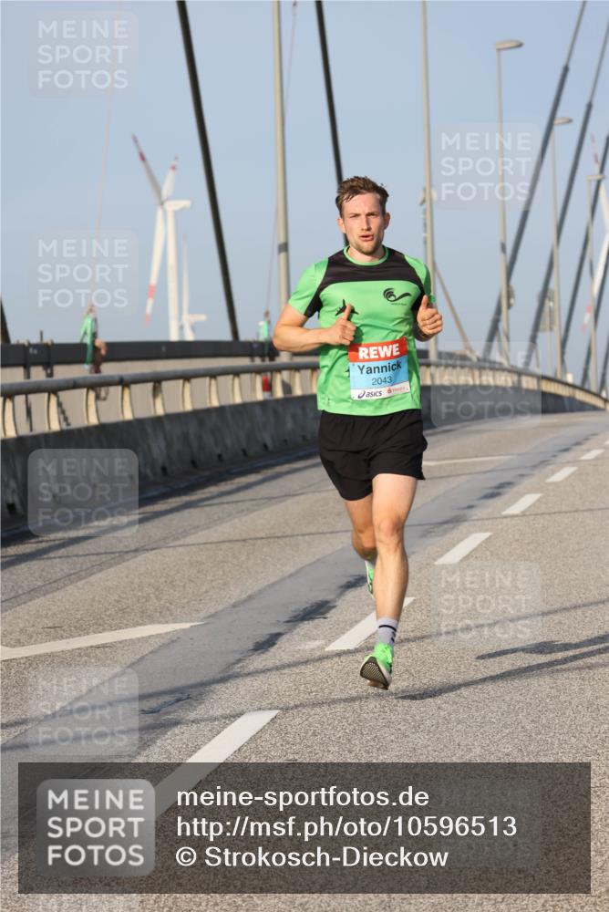03.10.2026 - Köhlbrandbrückenlauf Strokosch-Dieckow http://msf.ph/oto/10596513 03.10.2026 09:29:57 Position 2 2043 meine-sportfotos.de