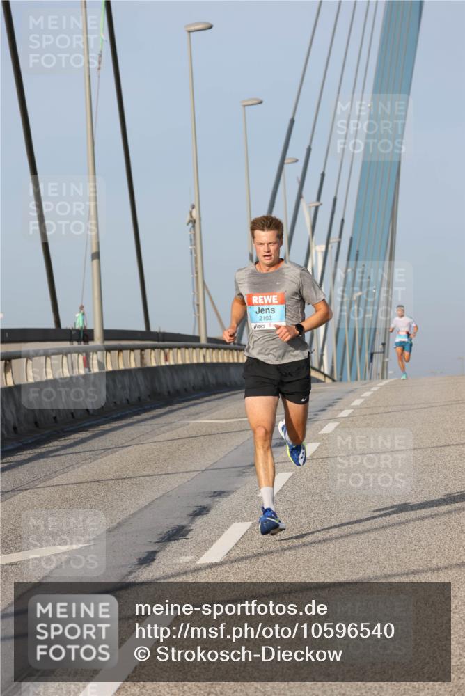 03.10.2026 - Köhlbrandbrückenlauf Strokosch-Dieckow http://msf.ph/oto/10596540 03.10.2026 09:30:04 Position 2 2102 meine-sportfotos.de