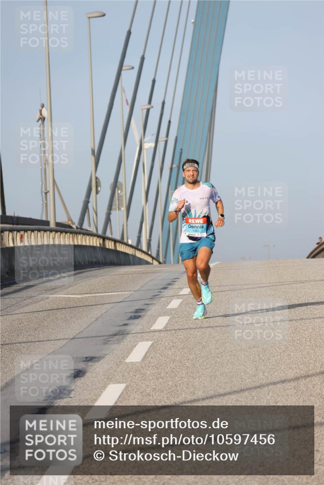 03.10.2026 - Köhlbrandbrückenlauf Strokosch-Dieckow http://msf.ph/oto/10597456 03.10.2026 09:30:14 Position 2 1063 meine-sportfotos.de
