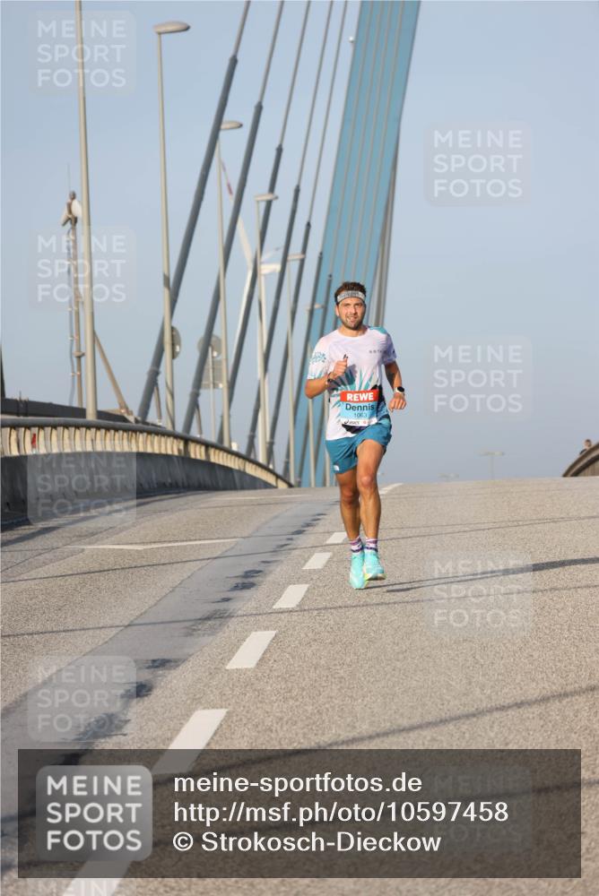 03.10.2026 - Köhlbrandbrückenlauf Strokosch-Dieckow http://msf.ph/oto/10597458 03.10.2026 09:30:14 Position 2 1063 meine-sportfotos.de