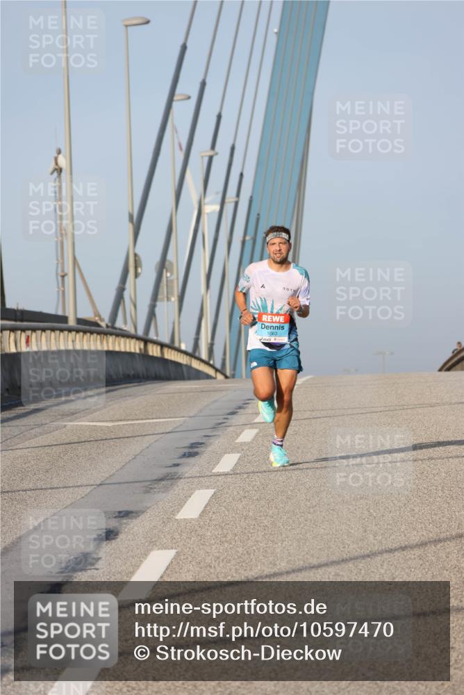 03.10.2026 - Köhlbrandbrückenlauf Strokosch-Dieckow http://msf.ph/oto/10597470 03.10.2026 09:30:14 Position 2 1063 meine-sportfotos.de