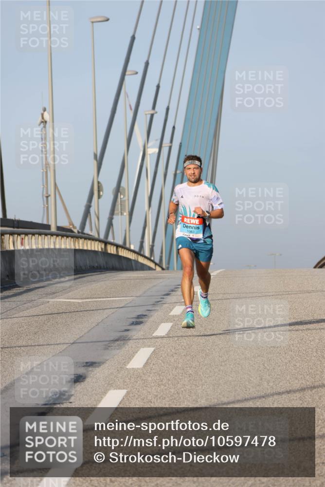 03.10.2026 - Köhlbrandbrückenlauf Strokosch-Dieckow http://msf.ph/oto/10597478 03.10.2026 09:30:14 Position 2 1063 meine-sportfotos.de