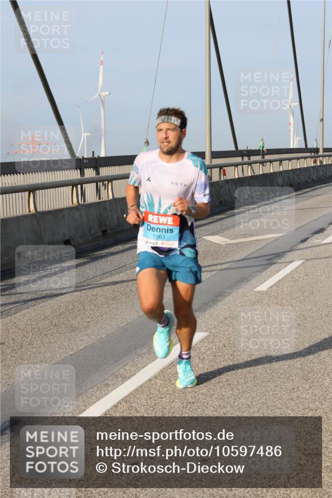 03.10.2026 - Köhlbrandbrückenlauf Strokosch-Dieckow http://msf.ph/oto/10597486 03.10.2026 09:30:19 Position 2 1063 meine-sportfotos.de