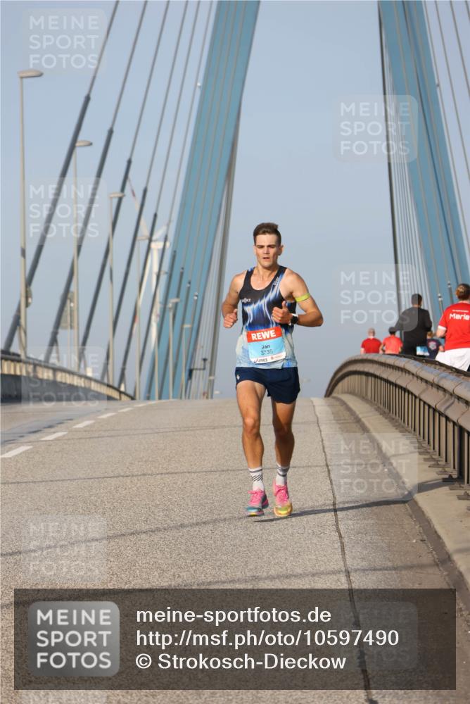 03.10.2026 - Köhlbrandbrückenlauf Strokosch-Dieckow http://msf.ph/oto/10597490 03.10.2026 09:30:24 Position 2 3735 meine-sportfotos.de