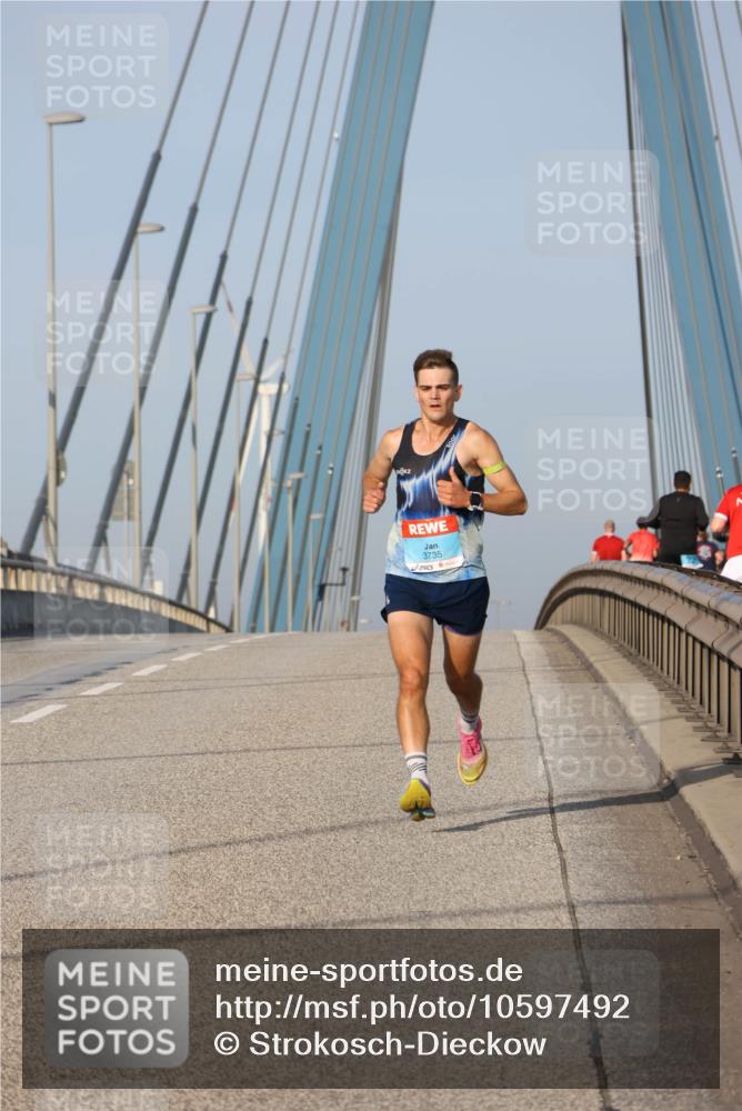 03.10.2026 - Köhlbrandbrückenlauf Strokosch-Dieckow http://msf.ph/oto/10597492 03.10.2026 09:30:24 Position 2 3735 meine-sportfotos.de