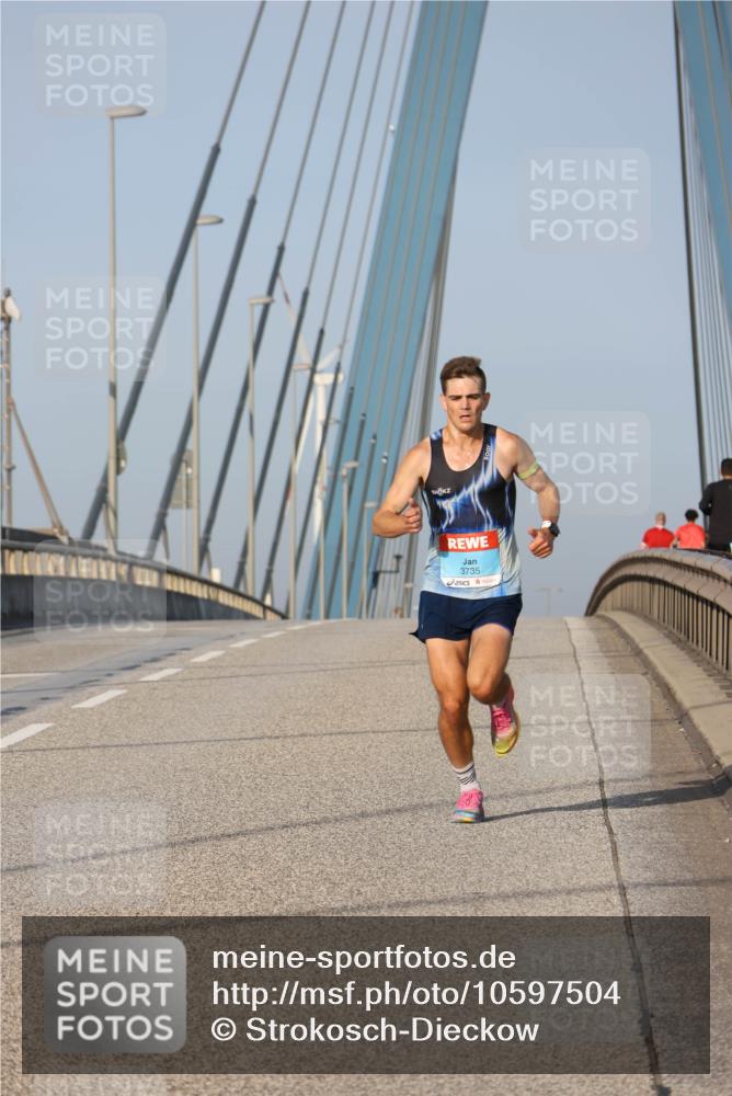 03.10.2026 - Köhlbrandbrückenlauf Strokosch-Dieckow http://msf.ph/oto/10597504 03.10.2026 09:30:24 Position 2 3735 meine-sportfotos.de