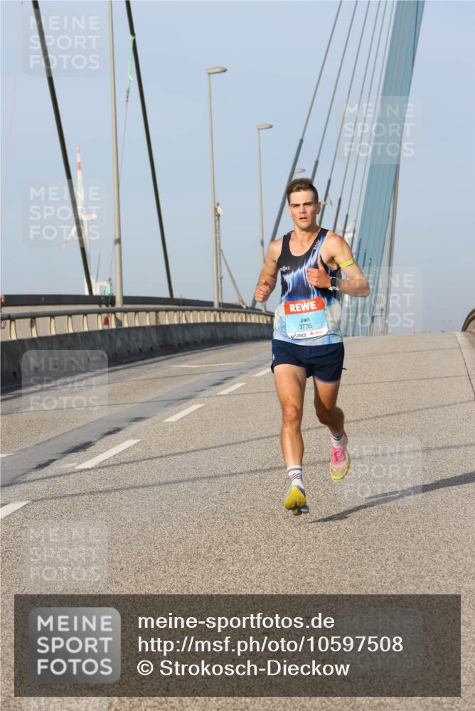 03.10.2026 - Köhlbrandbrückenlauf Strokosch-Dieckow http://msf.ph/oto/10597508 03.10.2026 09:30:26 Position 2 3735 meine-sportfotos.de