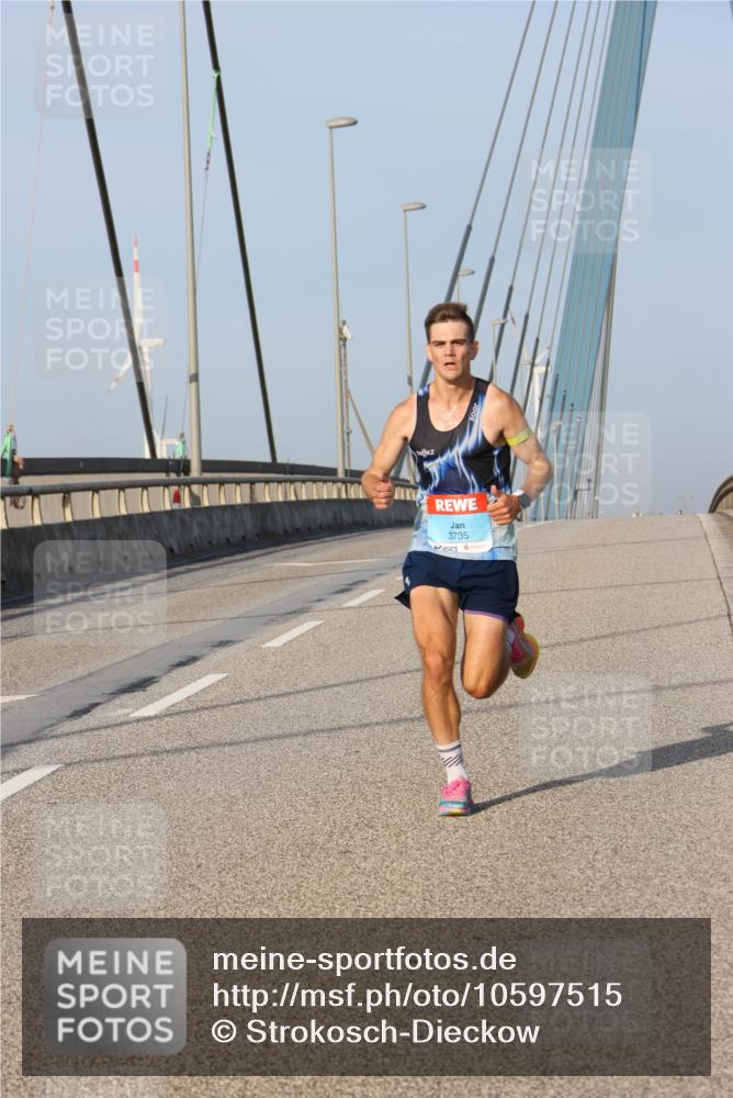 03.10.2026 - Köhlbrandbrückenlauf Strokosch-Dieckow http://msf.ph/oto/10597515 03.10.2026 09:30:26 Position 2 3735 meine-sportfotos.de