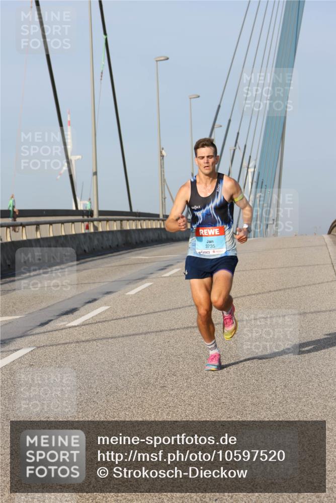 03.10.2026 - Köhlbrandbrückenlauf Strokosch-Dieckow http://msf.ph/oto/10597520 03.10.2026 09:30:27 Position 2 3735 meine-sportfotos.de