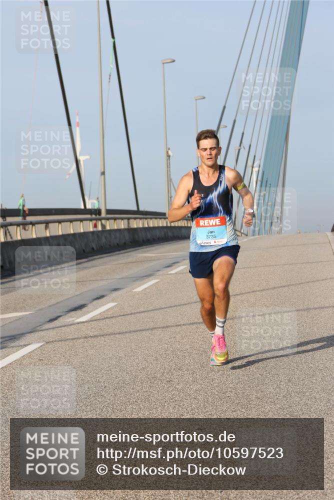 03.10.2026 - Köhlbrandbrückenlauf Strokosch-Dieckow http://msf.ph/oto/10597523 03.10.2026 09:30:27 Position 2 3735 meine-sportfotos.de