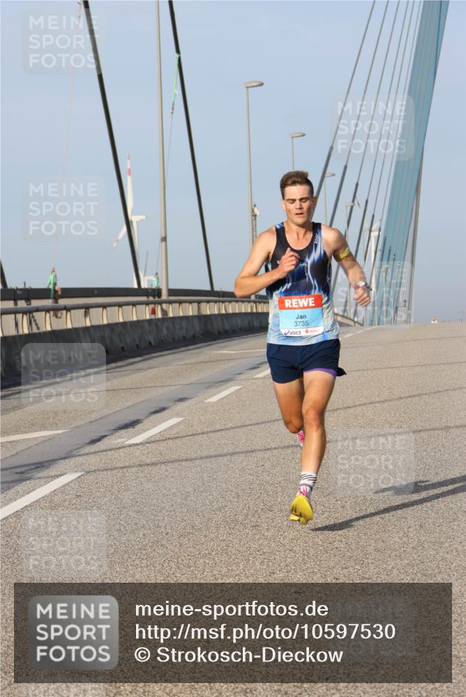 03.10.2026 - Köhlbrandbrückenlauf Strokosch-Dieckow http://msf.ph/oto/10597530 03.10.2026 09:30:27 Position 2 3735 meine-sportfotos.de