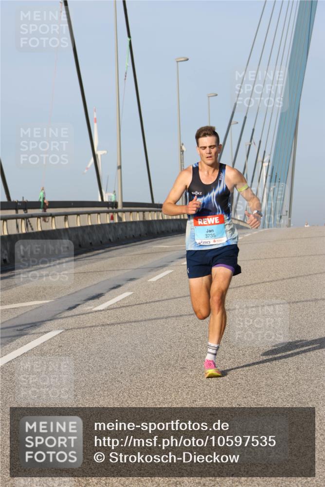 03.10.2026 - Köhlbrandbrückenlauf Strokosch-Dieckow http://msf.ph/oto/10597535 03.10.2026 09:30:27 Position 2 3735 meine-sportfotos.de