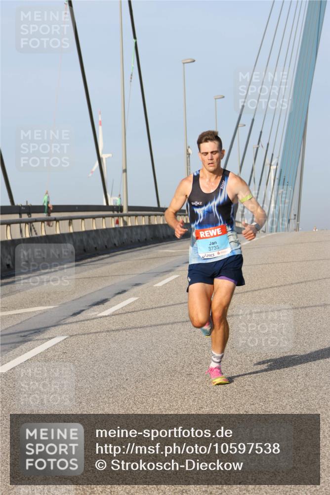 03.10.2026 - Köhlbrandbrückenlauf Strokosch-Dieckow http://msf.ph/oto/10597538 03.10.2026 09:30:27 Position 2 3735 meine-sportfotos.de
