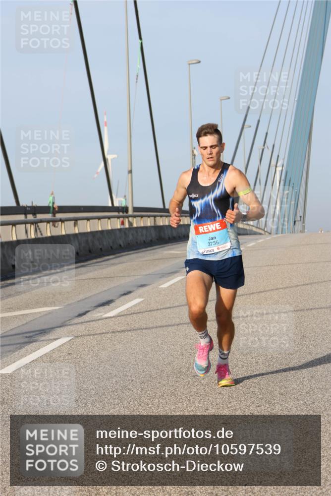 03.10.2026 - Köhlbrandbrückenlauf Strokosch-Dieckow http://msf.ph/oto/10597539 03.10.2026 09:30:27 Position 2 3735 meine-sportfotos.de