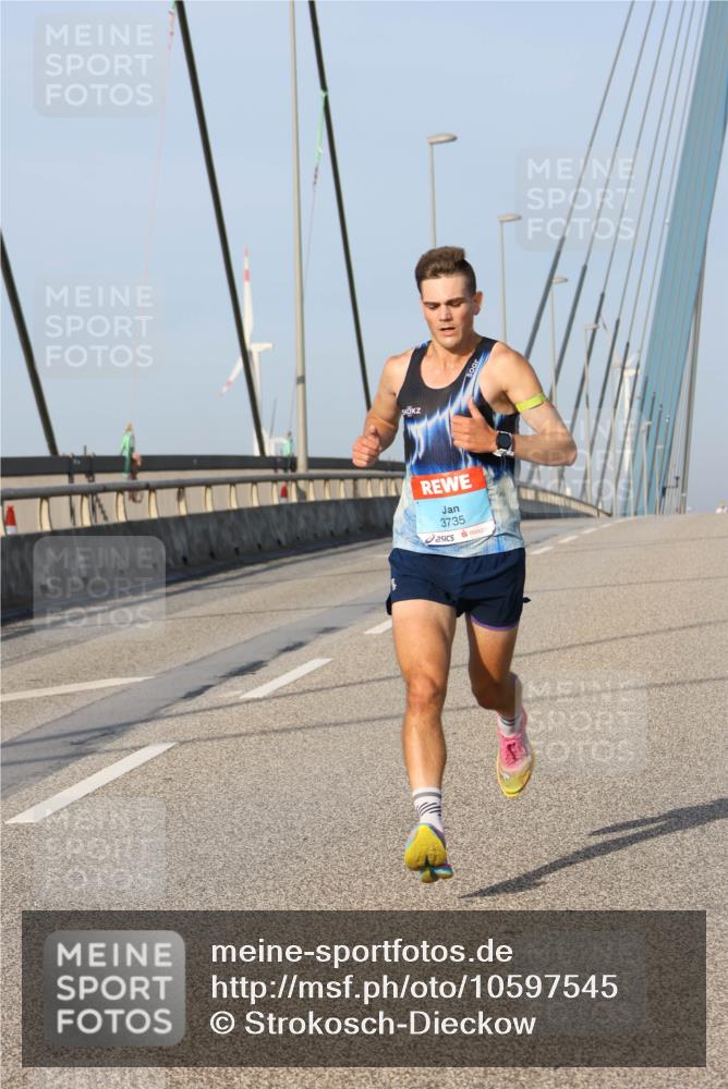 03.10.2026 - Köhlbrandbrückenlauf Strokosch-Dieckow http://msf.ph/oto/10597545 03.10.2026 09:30:27 Position 2 3735 meine-sportfotos.de