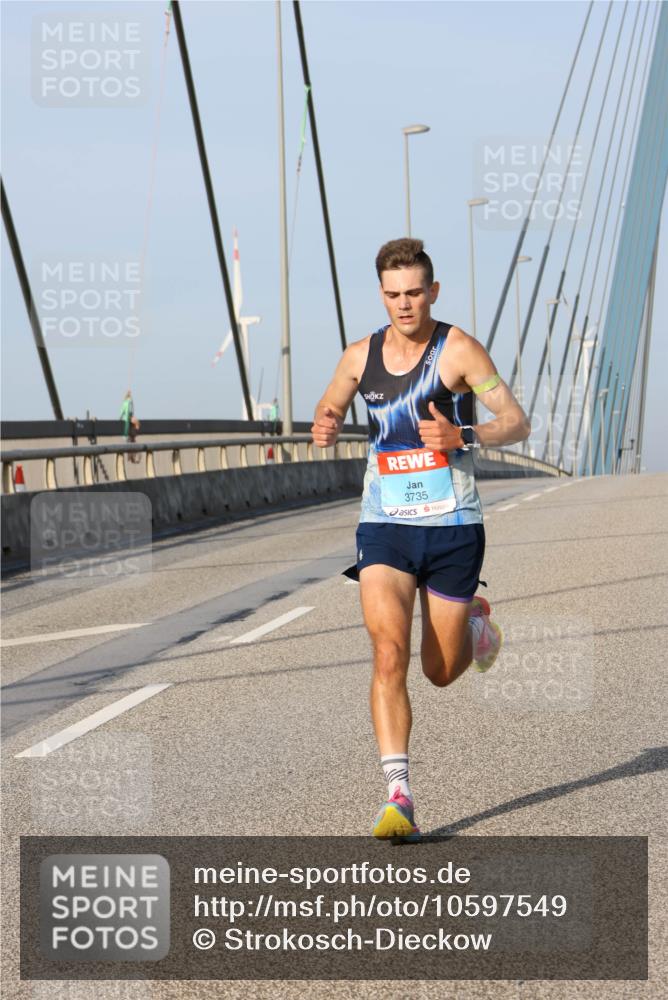 03.10.2026 - Köhlbrandbrückenlauf Strokosch-Dieckow http://msf.ph/oto/10597549 03.10.2026 09:30:27 Position 2 3735 meine-sportfotos.de