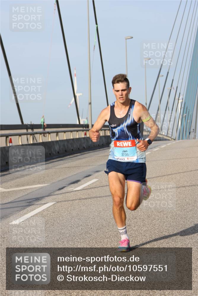 03.10.2026 - Köhlbrandbrückenlauf Strokosch-Dieckow http://msf.ph/oto/10597551 03.10.2026 09:30:27 Position 2 3735 meine-sportfotos.de
