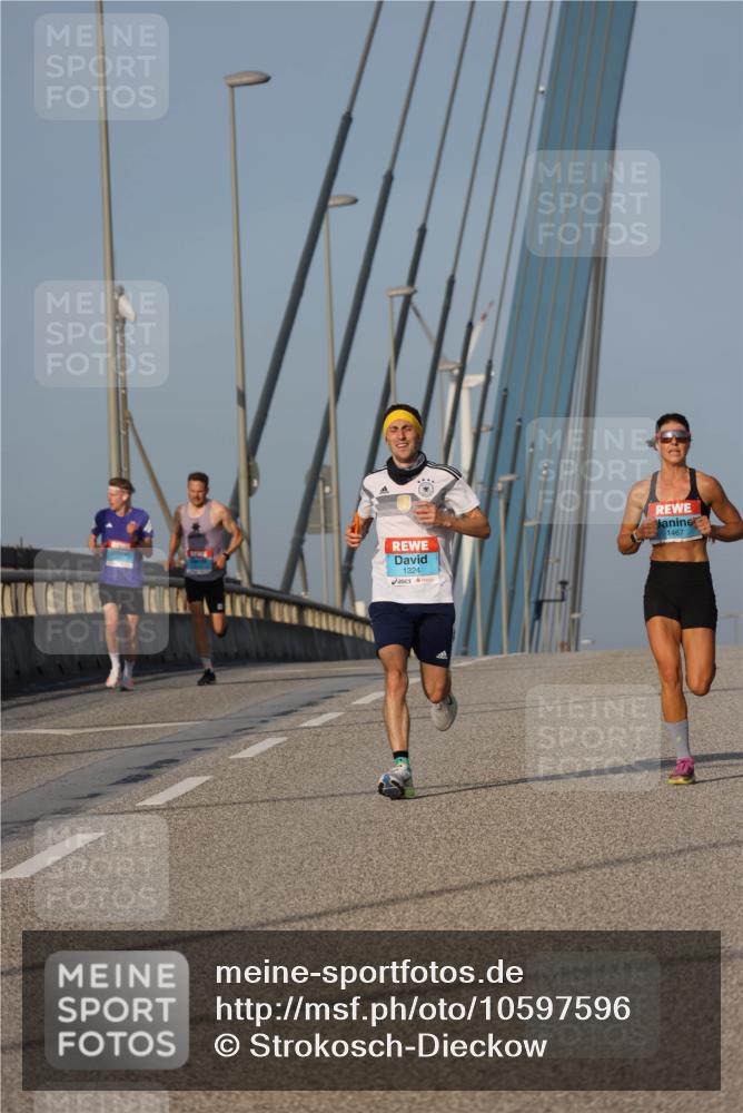 03.10.2026 - Köhlbrandbrückenlauf Strokosch-Dieckow http://msf.ph/oto/10597596 03.10.2026 09:31:02 Position 2 1324, 1467 meine-sportfotos.de