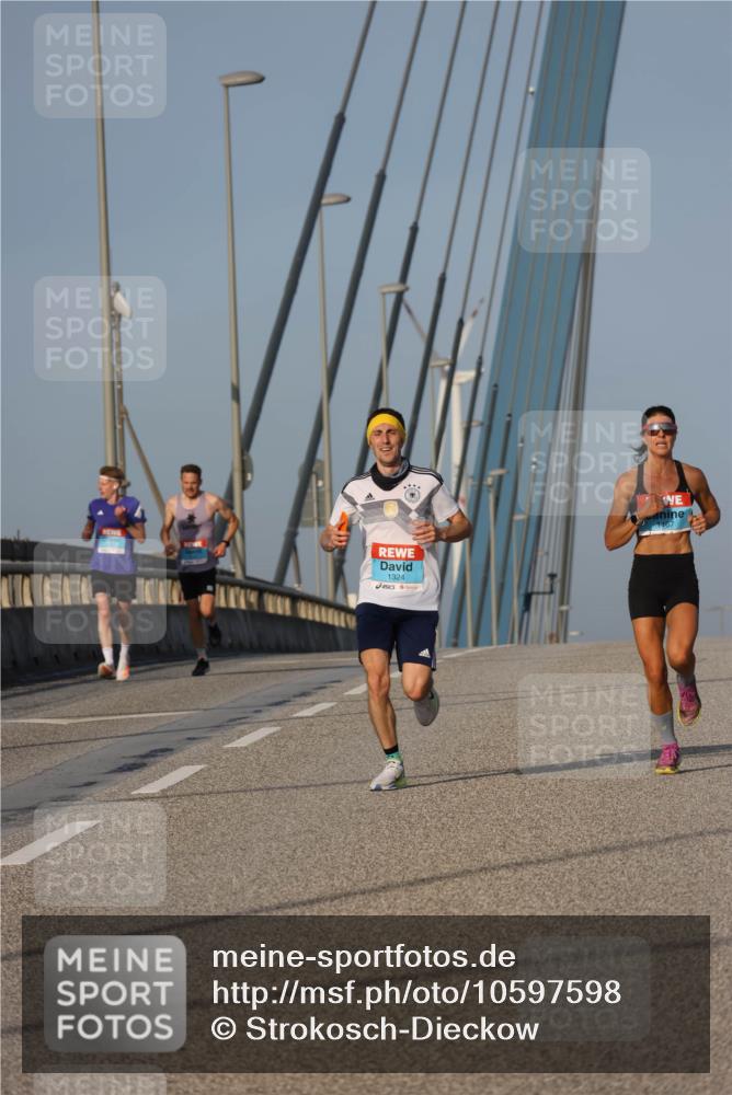 03.10.2026 - Köhlbrandbrückenlauf Strokosch-Dieckow http://msf.ph/oto/10597598 03.10.2026 09:31:02 Position 2 1324, 1467 meine-sportfotos.de