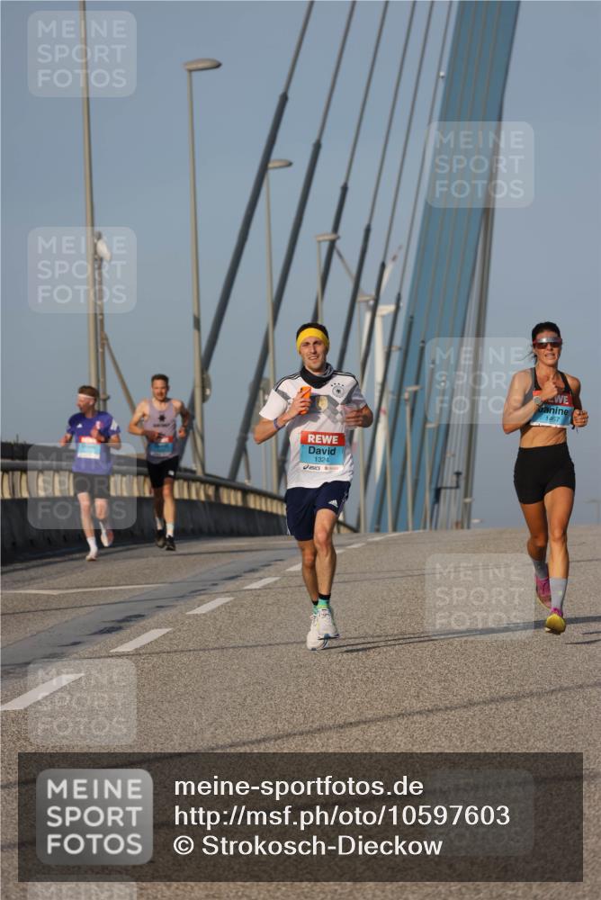 03.10.2026 - Köhlbrandbrückenlauf Strokosch-Dieckow http://msf.ph/oto/10597603 03.10.2026 09:31:02 Position 2 1324, 1467 meine-sportfotos.de