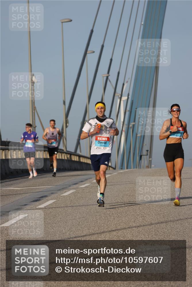 03.10.2026 - Köhlbrandbrückenlauf Strokosch-Dieckow http://msf.ph/oto/10597607 03.10.2026 09:31:02 Position 2 1324, 1467 meine-sportfotos.de
