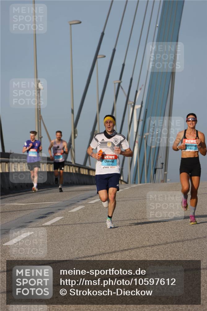 03.10.2026 - Köhlbrandbrückenlauf Strokosch-Dieckow http://msf.ph/oto/10597612 03.10.2026 09:31:02 Position 2 1324, 1467 meine-sportfotos.de