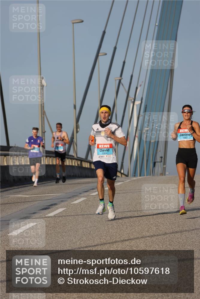 03.10.2026 - Köhlbrandbrückenlauf Strokosch-Dieckow http://msf.ph/oto/10597618 03.10.2026 09:31:02 Position 2 1324, 1467 meine-sportfotos.de
