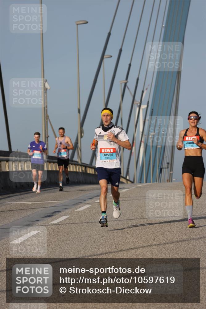 03.10.2026 - Köhlbrandbrückenlauf Strokosch-Dieckow http://msf.ph/oto/10597619 03.10.2026 09:31:02 Position 2 1324, 1467 meine-sportfotos.de