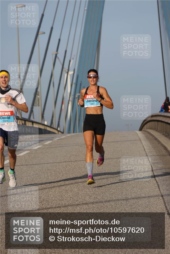 03.10.2026 - Köhlbrandbrückenlauf Strokosch-Dieckow http://msf.ph/oto/10597620 03.10.2026 09:31:03 Position 2 1324, 1467 meine-sportfotos.de