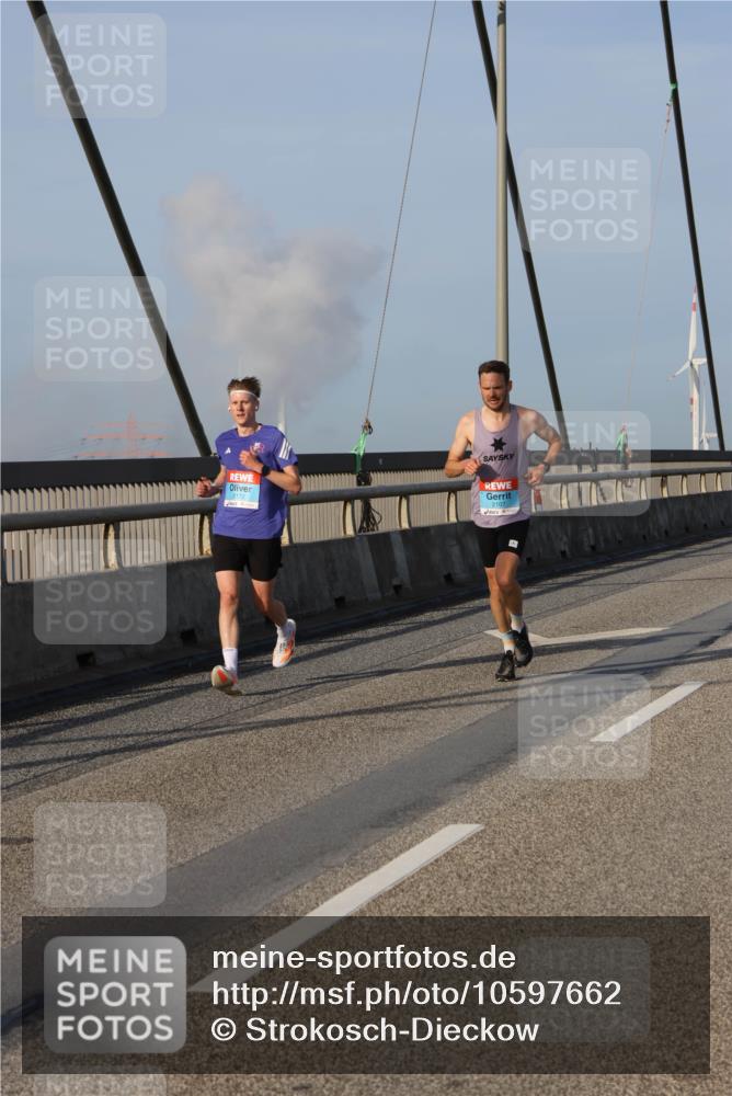 03.10.2026 - Köhlbrandbrückenlauf Strokosch-Dieckow http://msf.ph/oto/10597662 03.10.2026 09:31:12 Position 2 2172 meine-sportfotos.de
