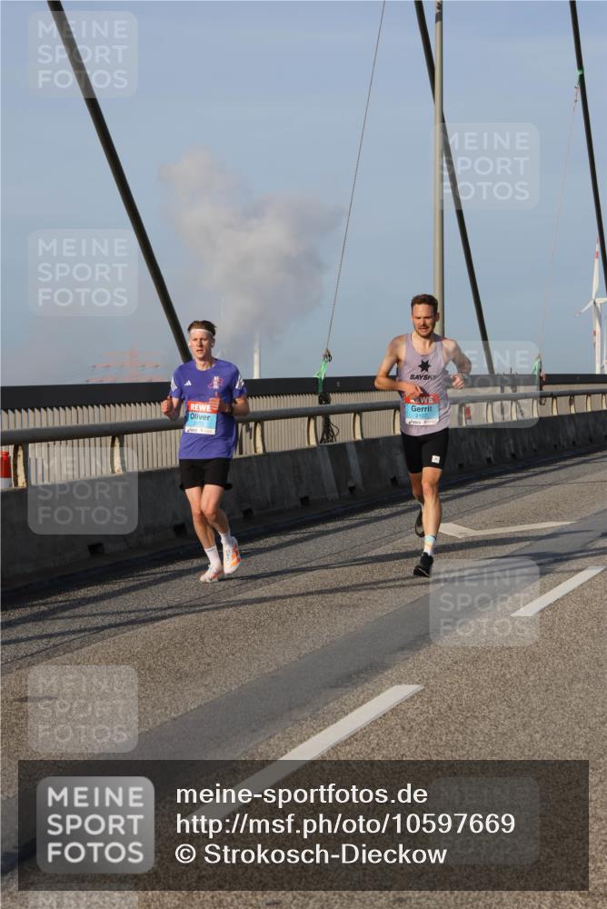 03.10.2026 - Köhlbrandbrückenlauf Strokosch-Dieckow http://msf.ph/oto/10597669 03.10.2026 09:31:12 Position 2 2107, 2172 meine-sportfotos.de