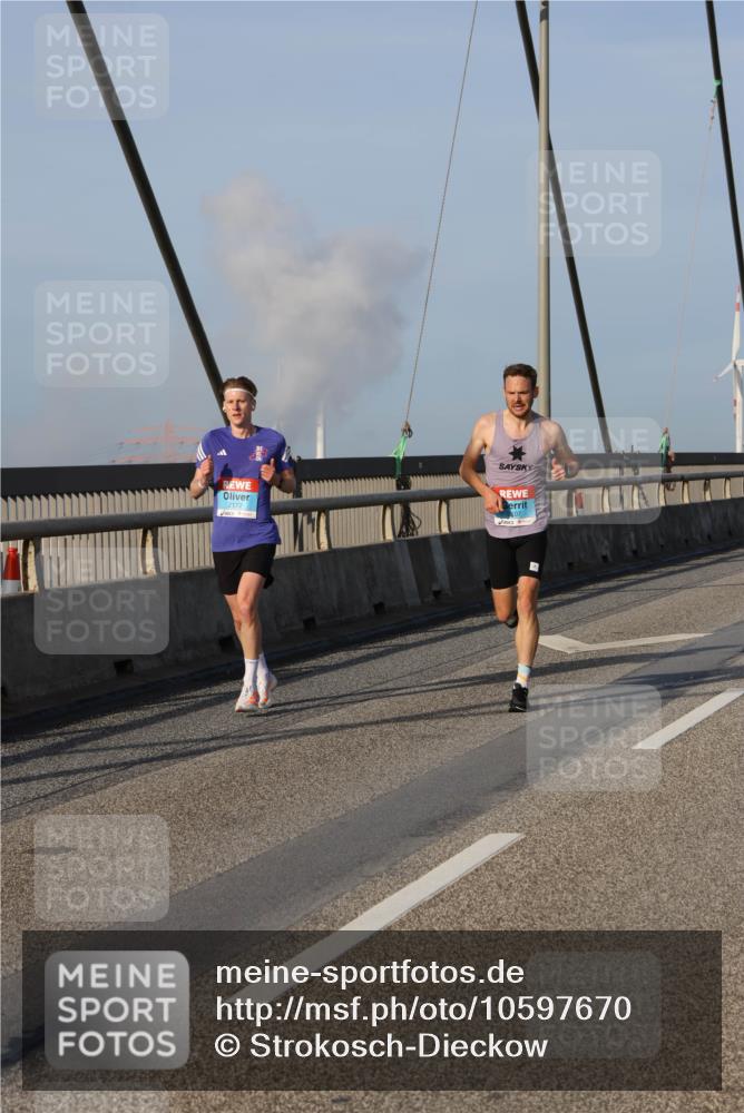 03.10.2026 - Köhlbrandbrückenlauf Strokosch-Dieckow http://msf.ph/oto/10597670 03.10.2026 09:31:12 Position 2 2172 meine-sportfotos.de