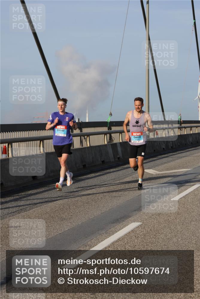 03.10.2026 - Köhlbrandbrückenlauf Strokosch-Dieckow http://msf.ph/oto/10597674 03.10.2026 09:31:12 Position 2 2172 meine-sportfotos.de