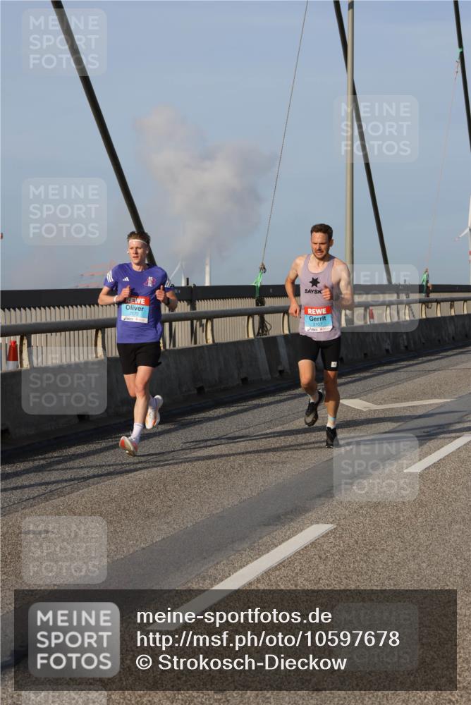 03.10.2026 - Köhlbrandbrückenlauf Strokosch-Dieckow http://msf.ph/oto/10597678 03.10.2026 09:31:12 Position 2 2172, 2107 meine-sportfotos.de