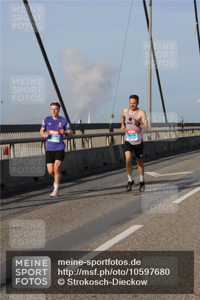03.10.2026 - Köhlbrandbrückenlauf Strokosch-Dieckow http://msf.ph/oto/10597680 03.10.2026 09:31:12 Position 2 2107 meine-sportfotos.de