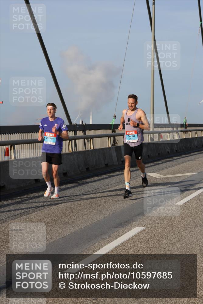 03.10.2026 - Köhlbrandbrückenlauf Strokosch-Dieckow http://msf.ph/oto/10597685 03.10.2026 09:31:12 Position 2 2172, 2107 meine-sportfotos.de