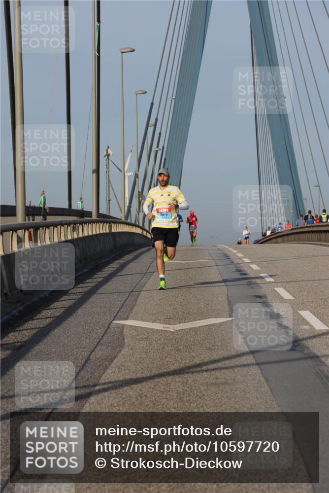 03.10.2026 - Köhlbrandbrückenlauf Strokosch-Dieckow http://msf.ph/oto/10597720 03.10.2026 09:31:42 Position 2 2120 meine-sportfotos.de