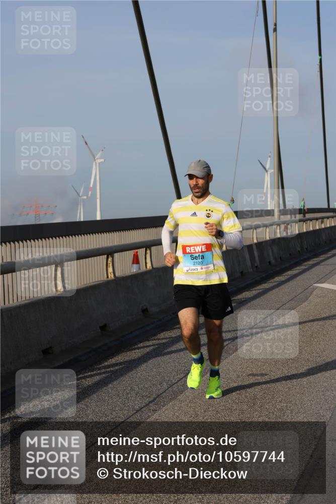 03.10.2026 - Köhlbrandbrückenlauf Strokosch-Dieckow http://msf.ph/oto/10597744 03.10.2026 09:31:47 Position 2 2120 meine-sportfotos.de