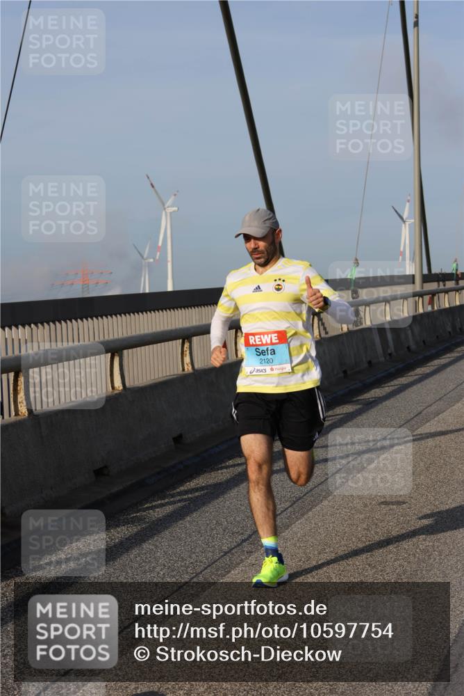 03.10.2026 - Köhlbrandbrückenlauf Strokosch-Dieckow http://msf.ph/oto/10597754 03.10.2026 09:31:47 Position 2 2120 meine-sportfotos.de
