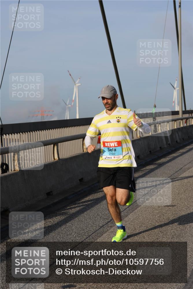 03.10.2026 - Köhlbrandbrückenlauf Strokosch-Dieckow http://msf.ph/oto/10597756 03.10.2026 09:31:47 Position 2 2120 meine-sportfotos.de